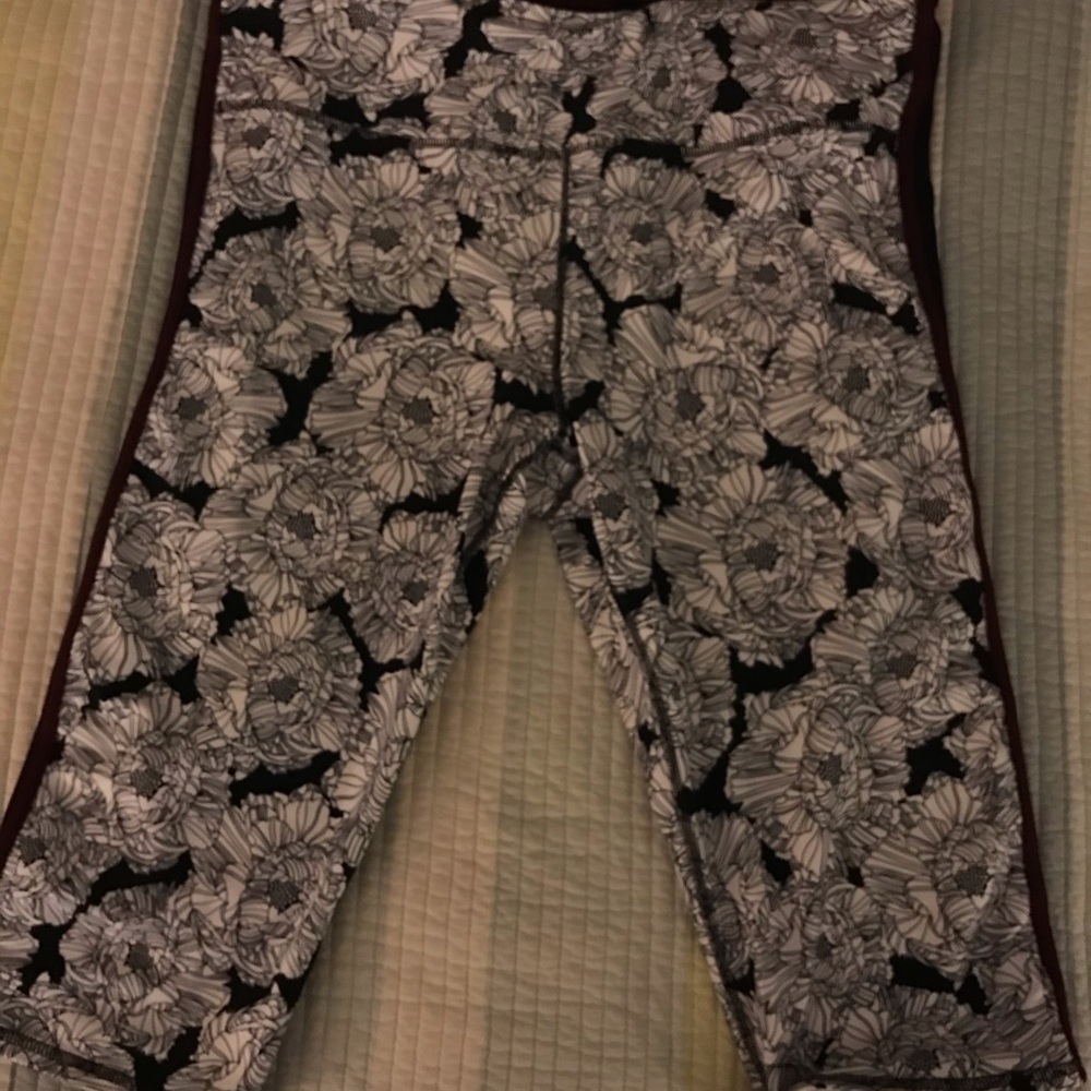 Gap fit workout capris Large
